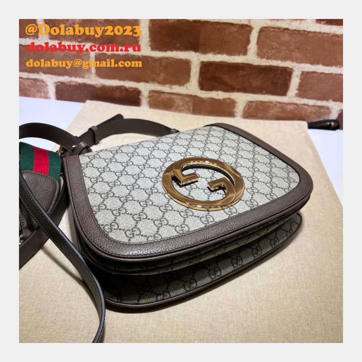 Faux Gucci Medium bag Messengers round Interlocking G 699210