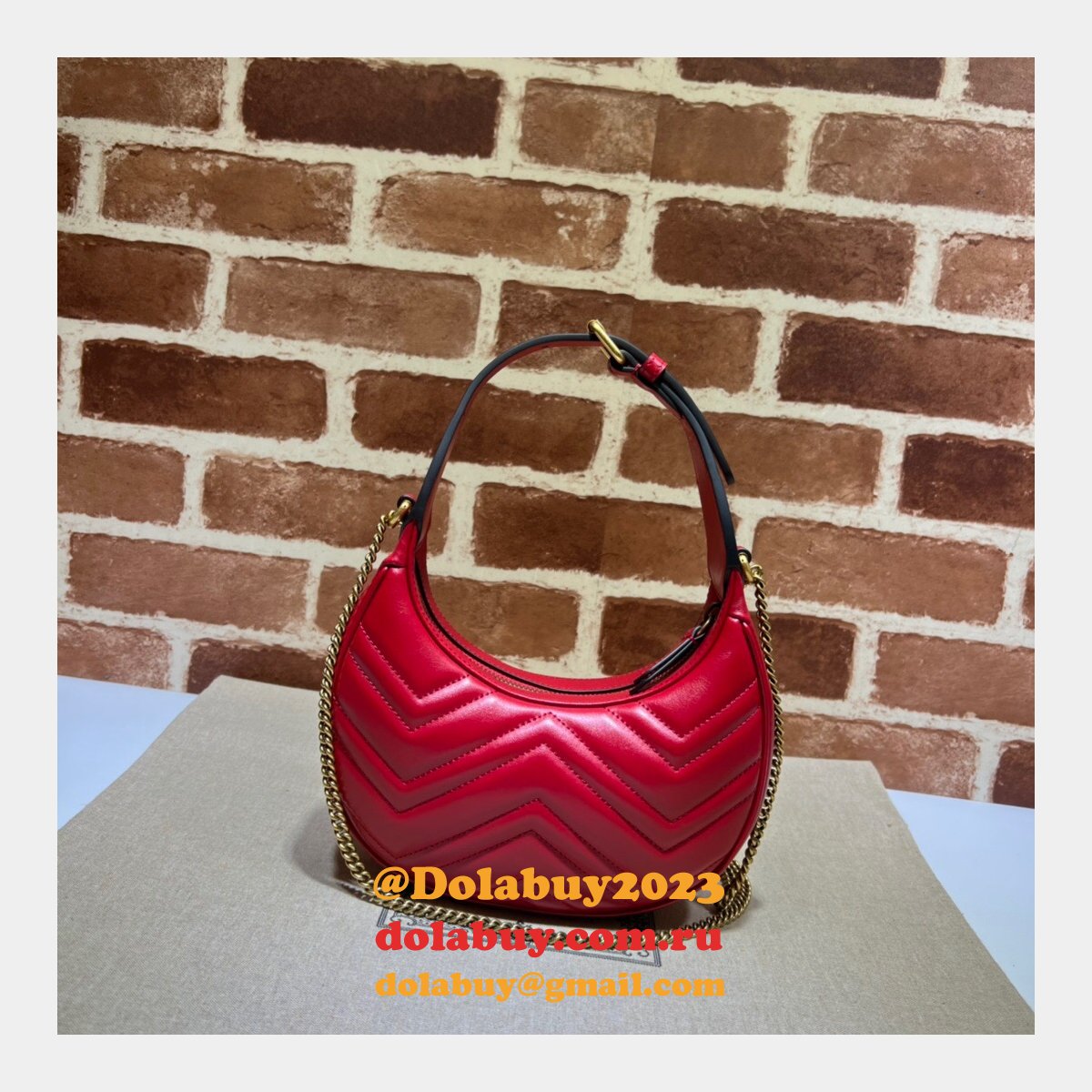 Gucci Best 699514 GG Marmont half-moon-shaped Replica bag