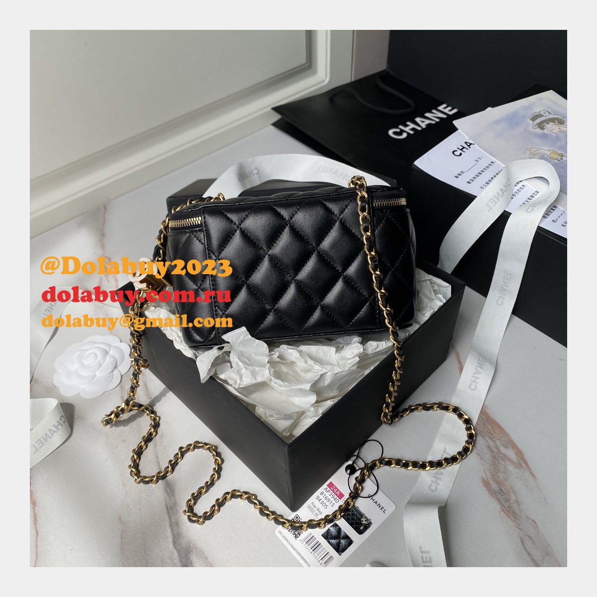 Top Quality Vanity AP3940 Classic Chain Replica Bag Black/White
