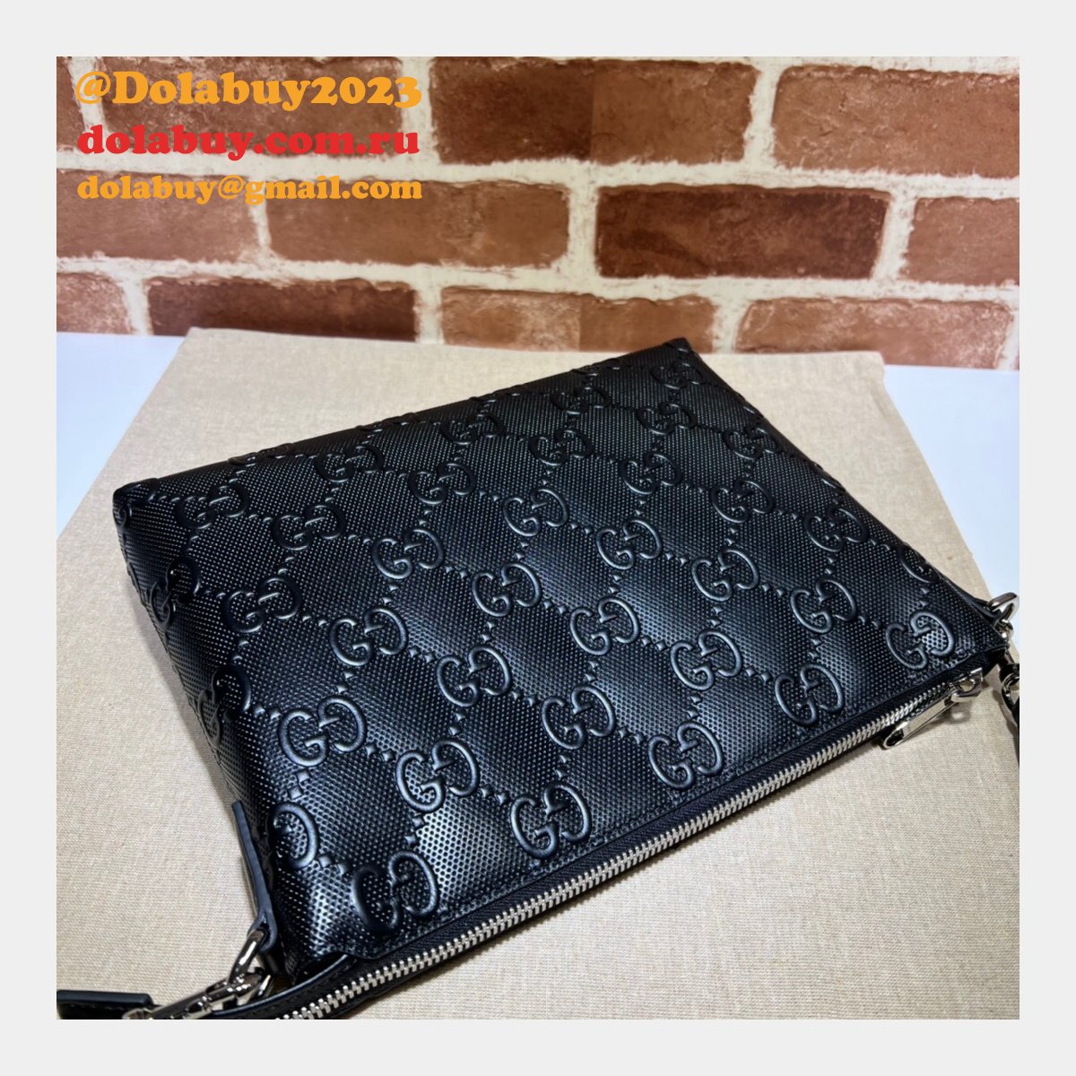 Designer Gucci Cheap 696009 GG embossed Black messenger bag