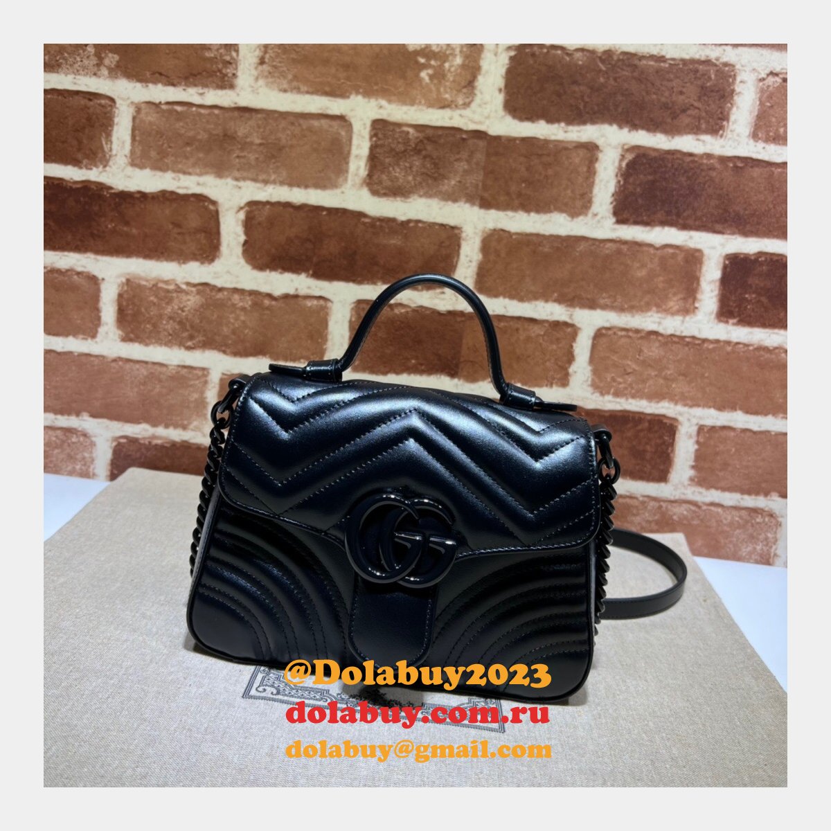 Gucci Knockoff GG Marmont 702563 Top handle bag in black leather