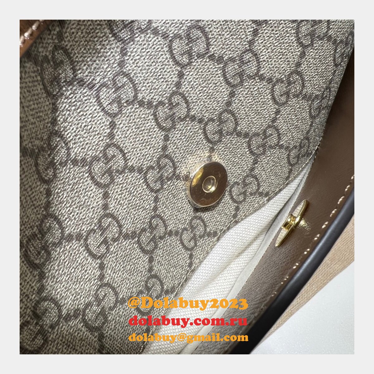 1:1 Replica Gucci 675891 Messenger bag with Interlocking G in GG Supreme