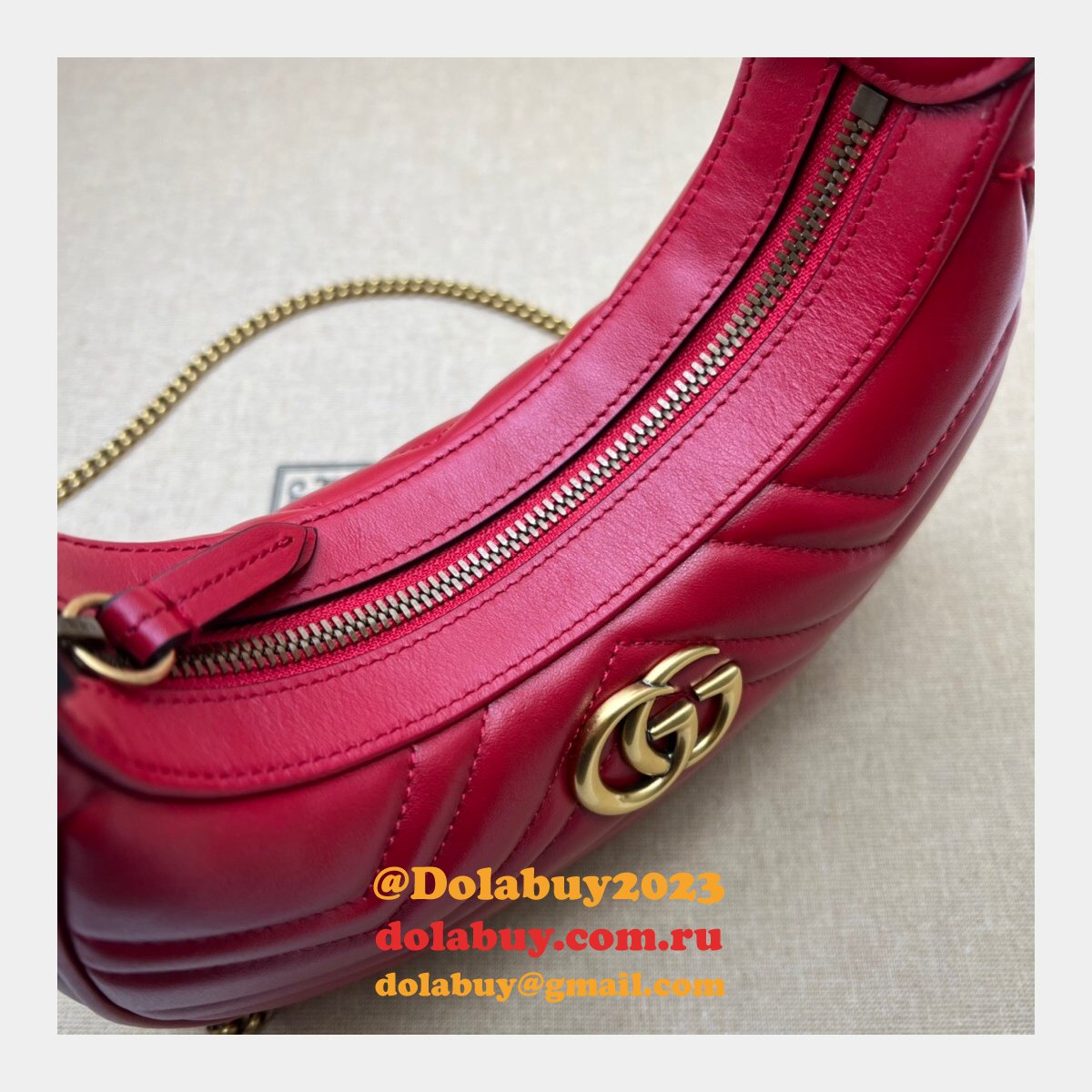 Gucci Best 699514 GG Marmont half-moon-shaped Replica bag