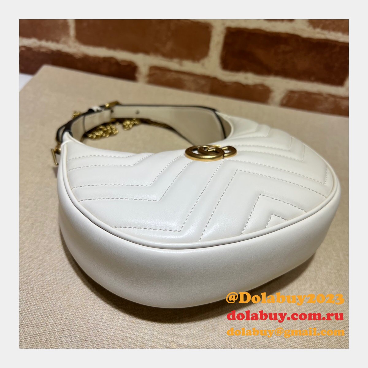 Gucci Best 699514 GG Marmont half-moon-shaped Replica bag