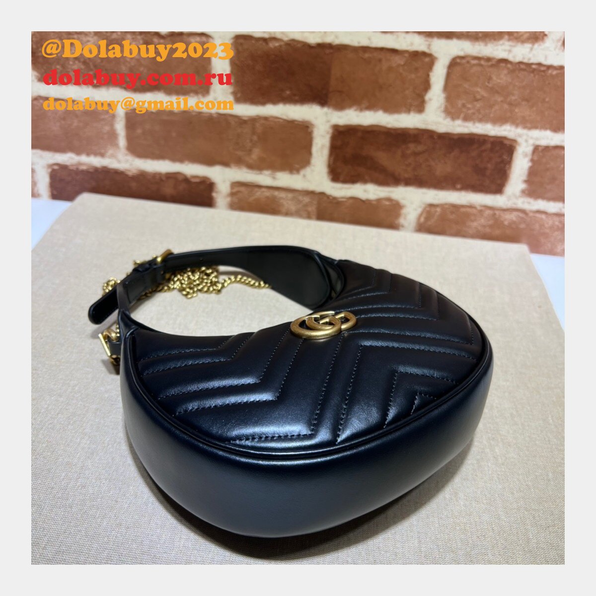 Gucci Best 699514 GG Marmont half-moon-shaped Replica bag