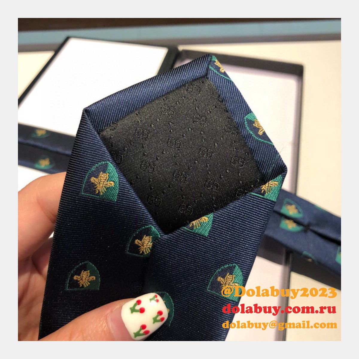Gucci Silk tie Jacquard crafts insect pattern