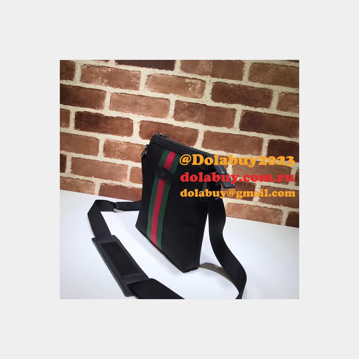 Top Quality Gucci Web GG Supreme Flat Messenger Replica 471454 Bag