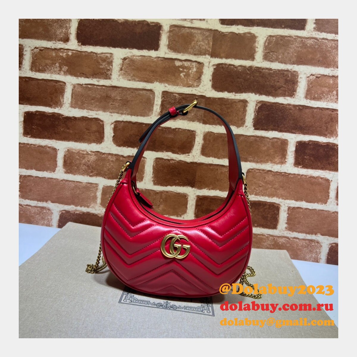 Gucci Best 699514 GG Marmont half-moon-shaped Replica bag