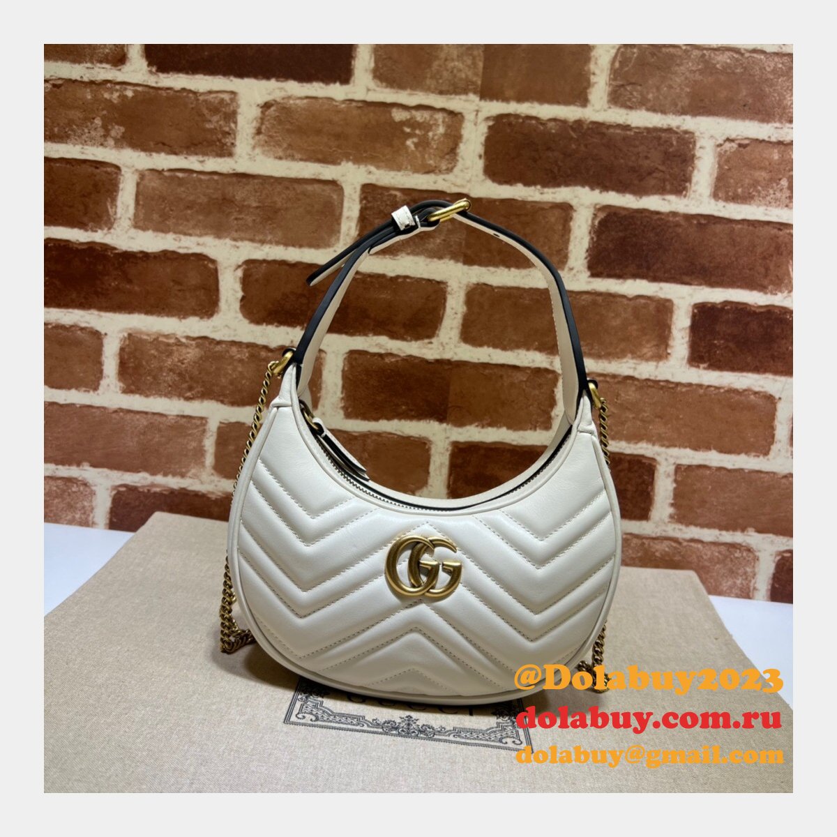 Gucci Best 699514 GG Marmont half-moon-shaped Replica bag