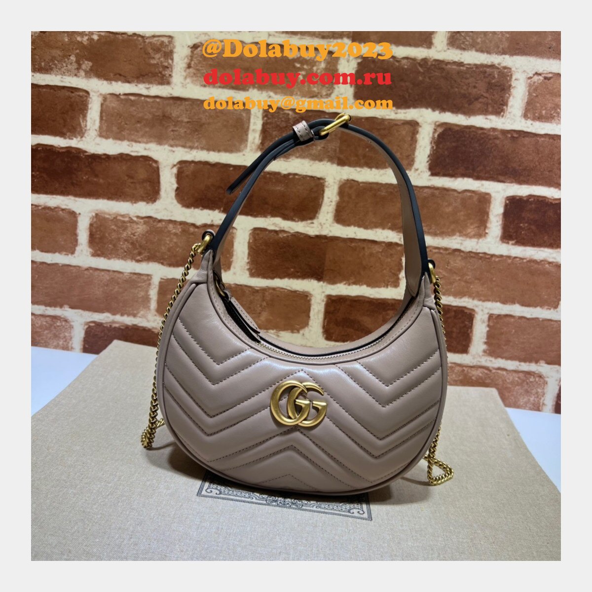 Gucci Best 699514 GG Marmont half-moon-shaped Replica bag