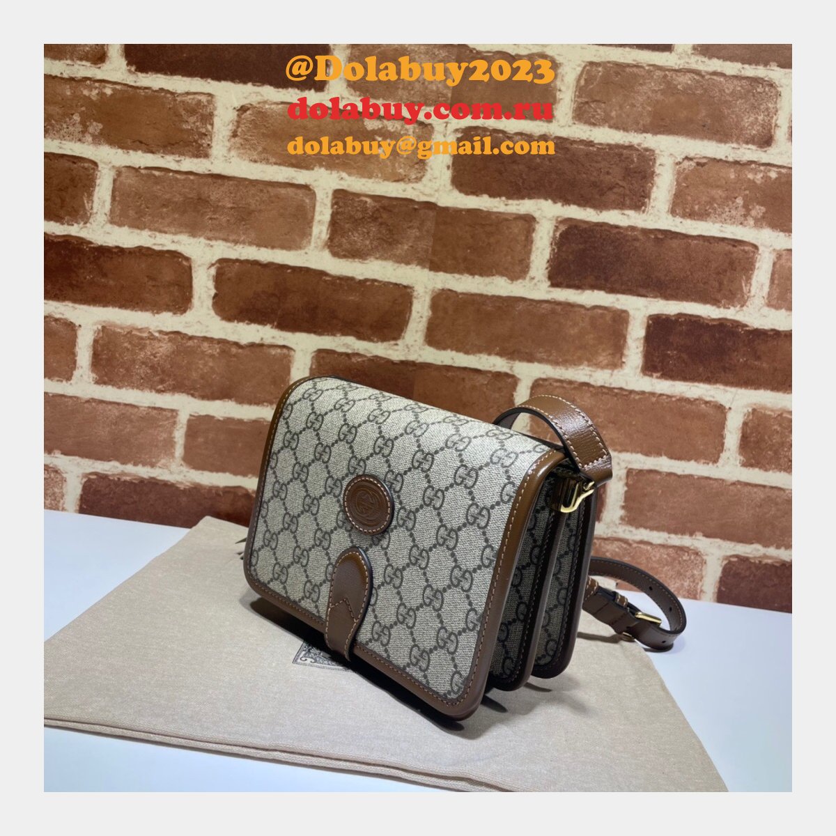 Designer Fake Gucci 671620  shoulder bag with Interlocking G in GG Supreme